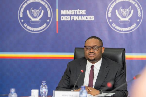 Doudou Fwamba, ministre des Finances.