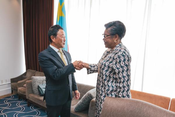 Judith Suminwa et Hirotaka Suzuki, Chairman de Asia Mineral Limited (AML)