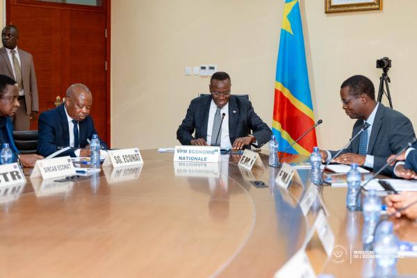 Vice-premier ministre de l'économie nationale Daniel Mukoko Samba et la délégation du FMI