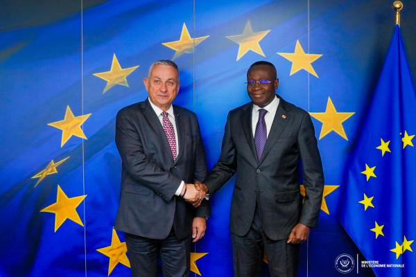 Vice-premier ministre congolais de l'économie, Daniel Mukoko Samba et Jozef Síkela, Commissaire européen chargé des Partenariats internationaux 