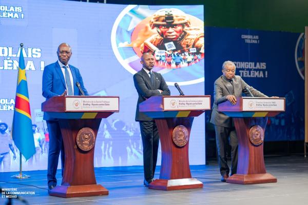 Ministre de la santé, Roger Kamba, ministre de la communication, Patrick Muyaya et le virologue Dr Muyembe